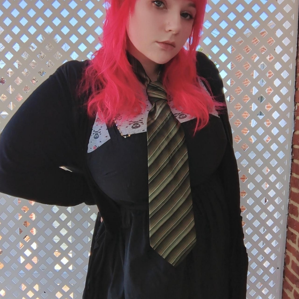 Perry Ellis Portfolio Green & Black 100% Silk Diagonal Striped Neck Tie